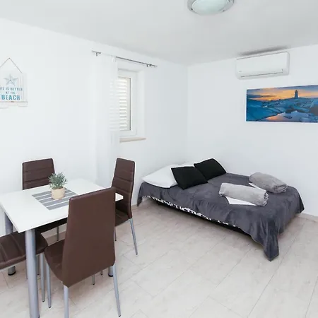 Ae Lägenhet Biograd Na Moru